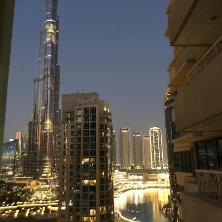 Downtown Boulevard One Bedroom Apt In 29 Blvd غرفة وصالة Burj & Fountain View Master Bedroom Plus 2 Single Beds In Living Room Dubai Buitenkant foto