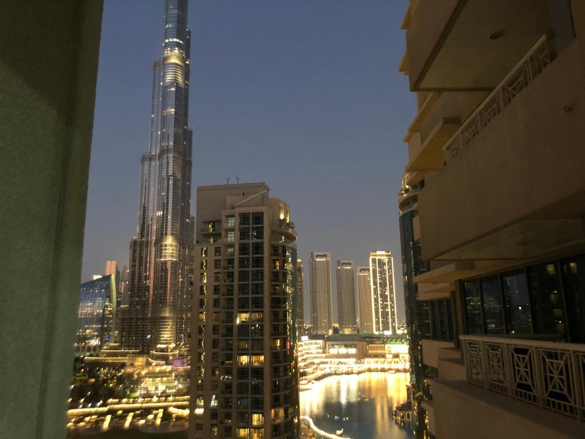 Downtown Boulevard One Bedroom Apt In 29 Blvd غرفة وصالة Burj & Fountain View Master Bedroom Plus 2 Single Beds In Living Room Dubai Buitenkant foto