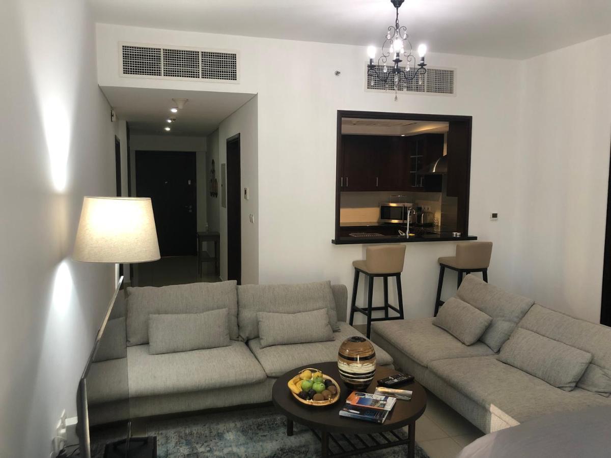 Downtown Boulevard One Bedroom Apt In 29 Blvd غرفة وصالة Burj & Fountain View Master Bedroom Plus 2 Single Beds In Living Room Dubai Buitenkant foto