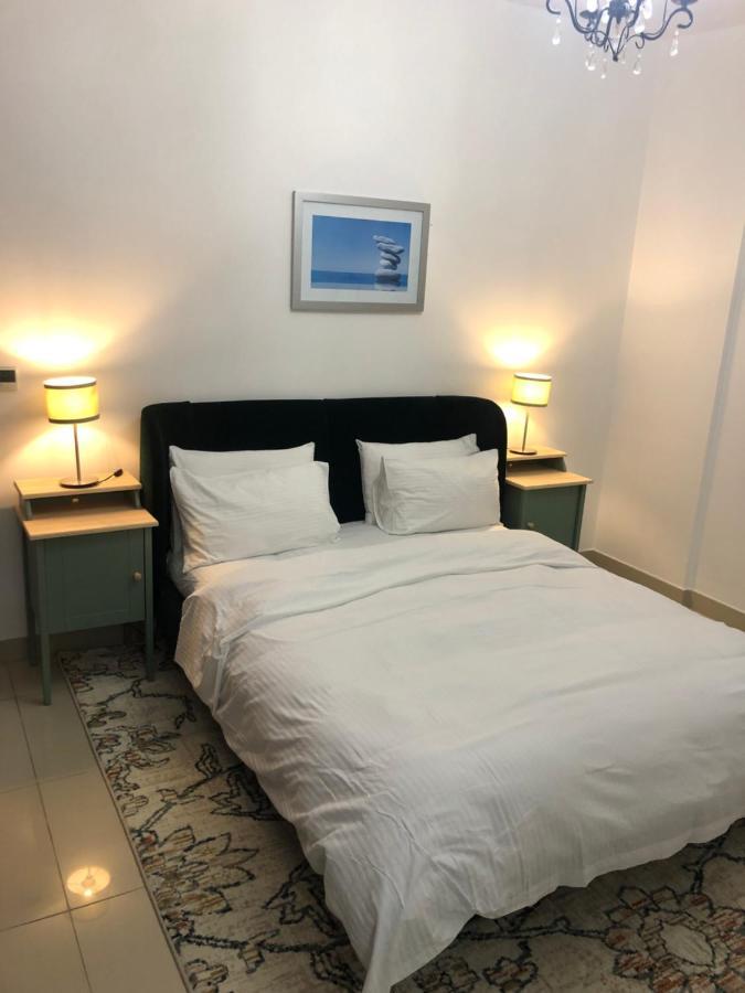 Downtown Boulevard One Bedroom Apt In 29 Blvd غرفة وصالة Burj & Fountain View Master Bedroom Plus 2 Single Beds In Living Room Dubai Buitenkant foto